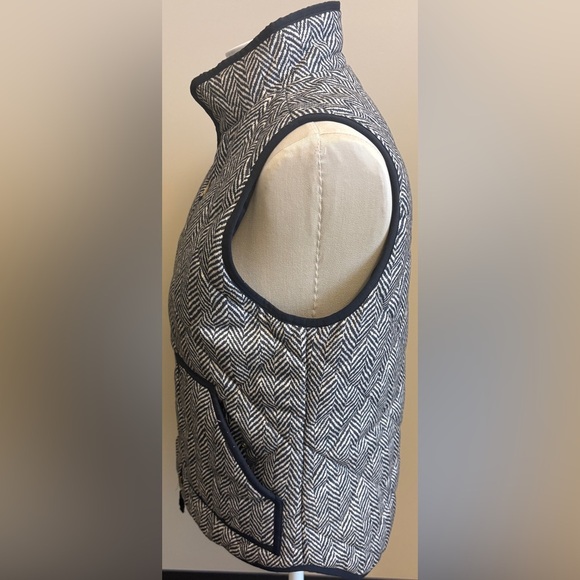 J. Crew Black grey Herringbone zip front high collar Vest w pockets size Medium - Picture 3 of 10